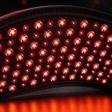 Detalle macro de los LEDs rojos e infrarrojos del cinturón Isolenia encendidos
